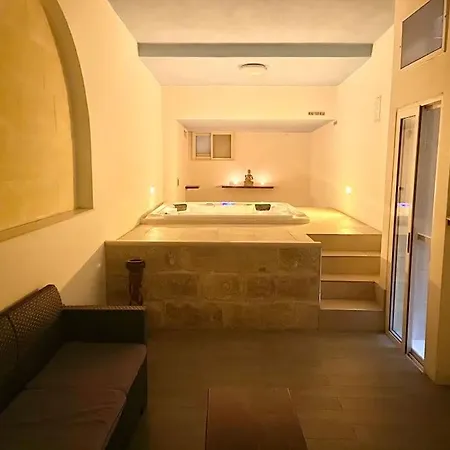 Rossa Gozo - 5 Bedroom Ensuite With Pool & Jacuzzi Vilă Xewkija