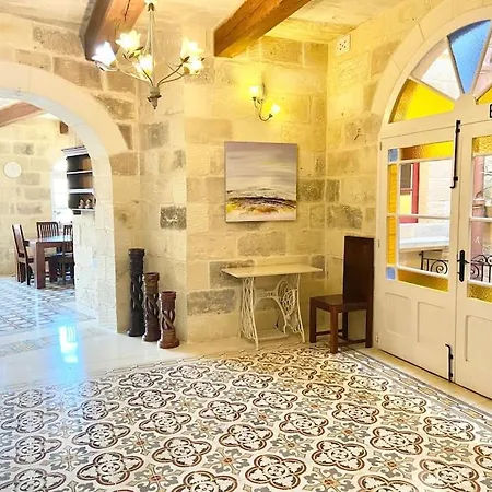 Villa Rossa Gozo - 5 Bedroom Ensuite With Pool & Jacuzzi