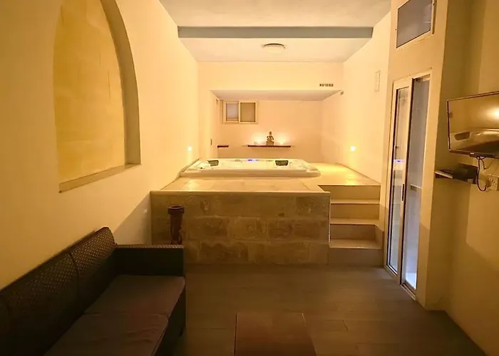 Rossa Gozo - 5 Bedroom Ensuite With Pool & Jacuzzi Βίλα Xewkija