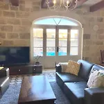 Villa Rossa Gozo - 5 Bedroom Ensuite With Pool & Jacuzzi *