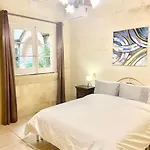 Villa Rossa Gozo - 5 Bedroom Ensuite With Pool & Jacuzzi
