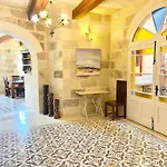 Villa Rossa Gozo - 5 Bedroom Ensuite With Pool & Jacuzzi