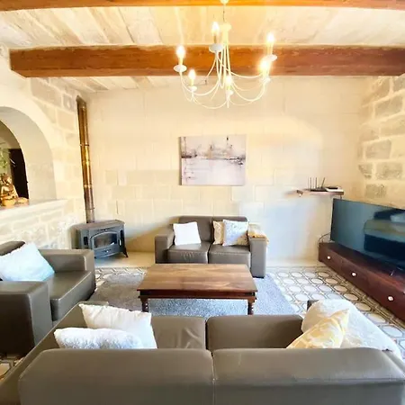 Villa Rossa Gozo - 5 Bedroom Ensuite With Pool & Jacuzzi