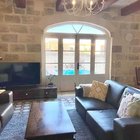 Villa Rossa Gozo - 5 Bedroom Ensuite With Pool & Jacuzzi *