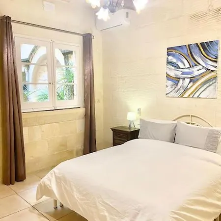 Villa Rossa Gozo - 5 Bedroom Ensuite With Pool & Jacuzzi