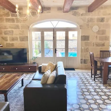 Vilă Rossa Gozo - 5 Bedroom Ensuite With Pool & Jacuzzi Xewkija