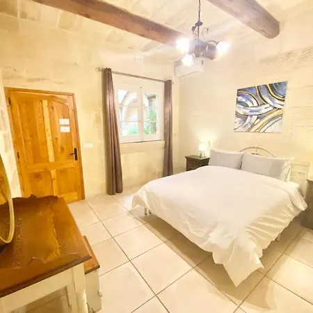Villa Rossa Gozo - 5 Bedroom Ensuite With Pool & Jacuzzi