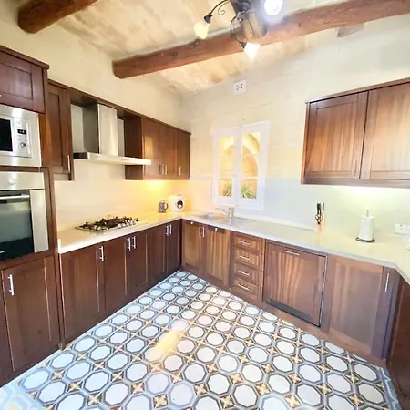 Rossa Gozo - 5 Bedroom Ensuite With Pool & Jacuzzi Vilă *