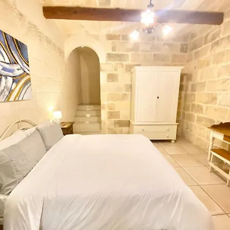 Rossa Gozo - 5 Bedroom Ensuite With Pool & Jacuzzi