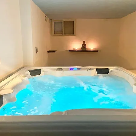 Villa Rossa Gozo - 5 Bedroom Ensuite With Pool & Jacuzzi